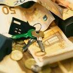 salón reformado de un piso en Valencia preparado para vender